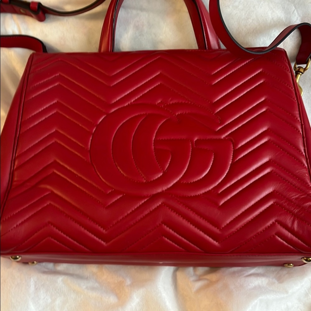 Gucci Red Shoulder Bag with Gold Hardware - Picture 2 of 16